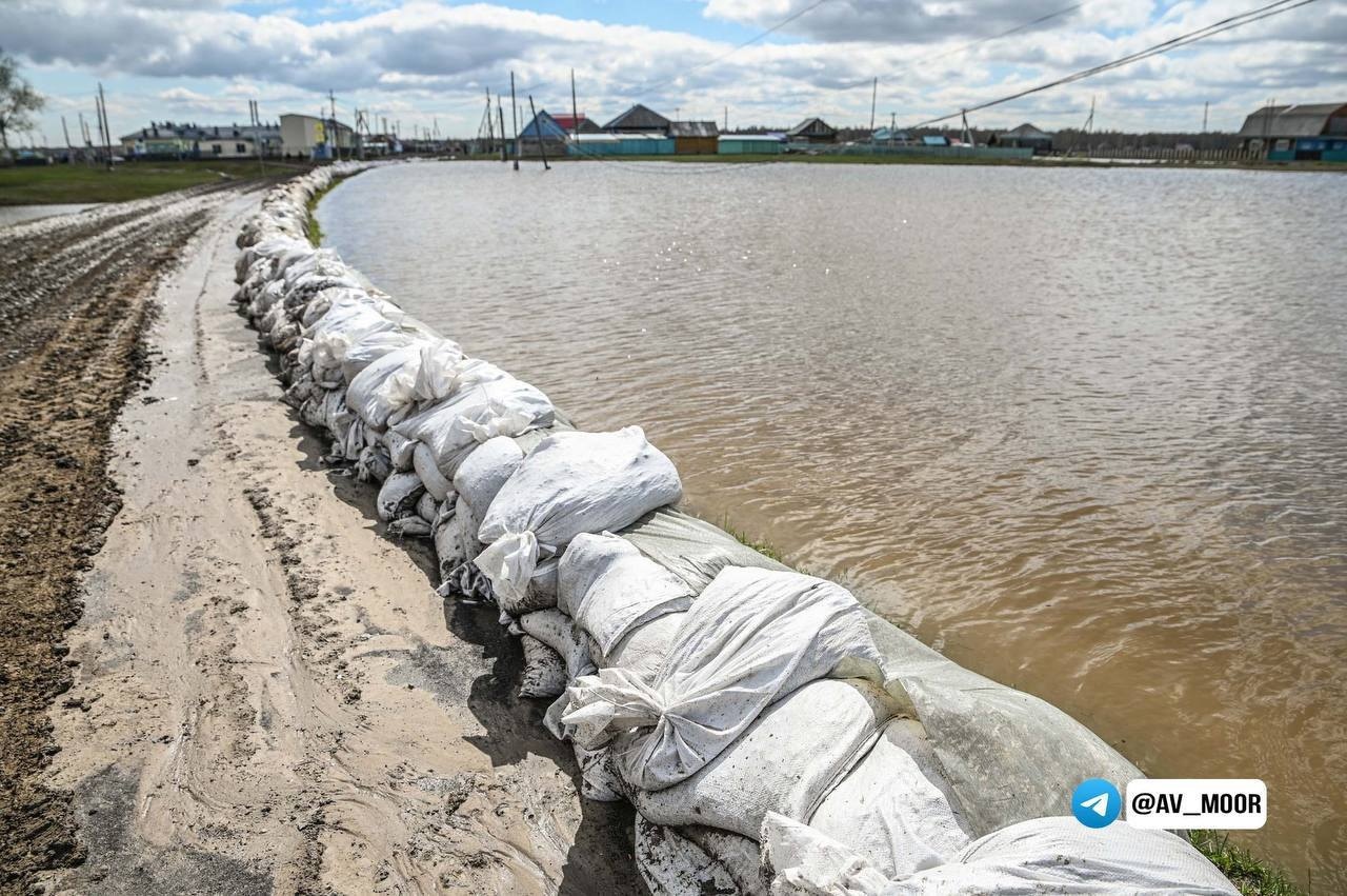 На защиту села Большой Карагай Вагайского района вышли практически все  местные жители.