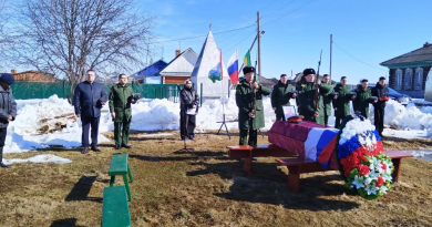 В деревне Индери  состоялся траурный митинг — прощание с рядовой Альметовым Альмухамедом Алехменовичем