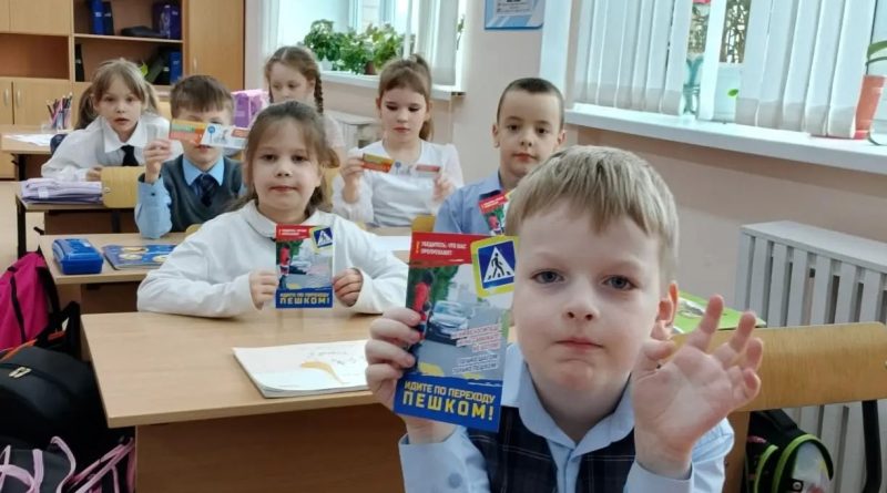 Ребята из отряда ЮИД Вагайской средней школы напомнили первоклассникам о соблюдении правил дорожного движения.