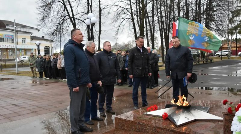 В парке Победы с.Вагай состоялся митинг, посвященный Дню участников ликвидации последствий радиационных аварий и катастроф.