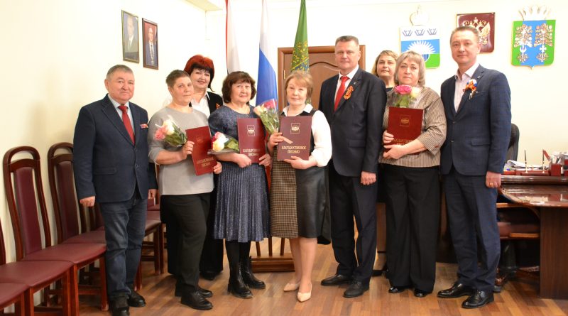 Жителей Вагайского округа наградили благодарственными письмами Тюменской областной Думы от фракции «Справедливая Россия»