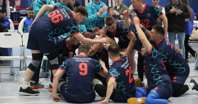 Сборная Тюменской области под руководством капитана команды Героя России Рустама Сайфуллина завоевала золото в соревнованиях по волейболу сидя в Екатеринбурге.