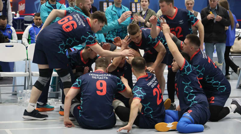 Сборная Тюменской области под руководством капитана команды Героя России Рустама Сайфуллина завоевала золото в соревнованиях по волейболу сидя в Екатеринбурге.