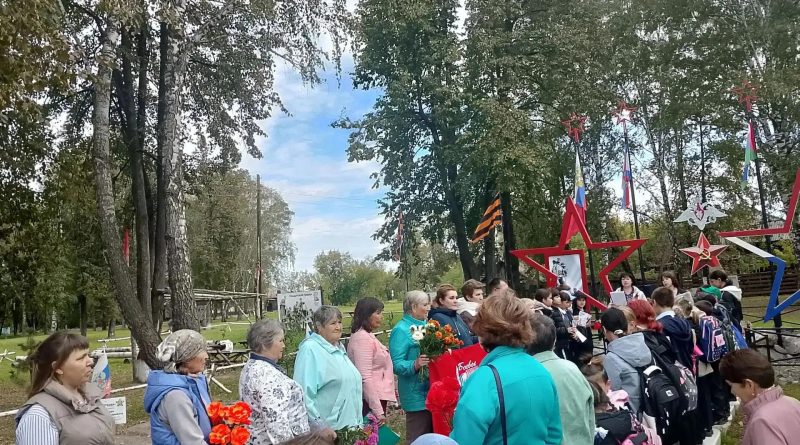В селе Дубровное состоялся митинг, приуроченный сразу к двум памятным датам
