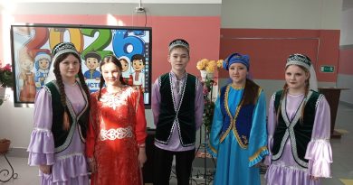 В Юрминской школе открыли Год единства народов России.