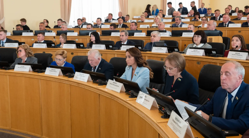 Александр Моор рассказал об итогах работы правительства за 2025 год депутатам Тюменской областной Думы