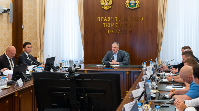Александр Моор встретился с участниками президентской программы «Время героев», которые прошли региональную стажировку в Тюменской области