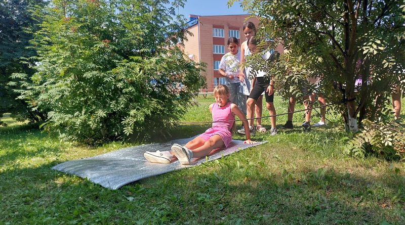 Герои рядом: в лагере «Веселая карусель» Вагайской СОШ детям рассказали, как выглядит настоящий подвиг