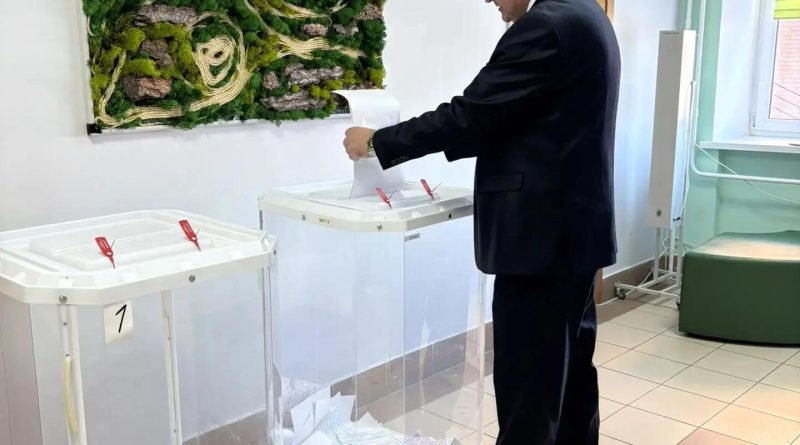 Глава Вагайского округа Сергей Сидоренко принял участие в голосовании
