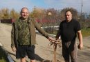 Тепло человеческих рук: мастер из села Вагай подарил изделие проживающим отделения временного проживания